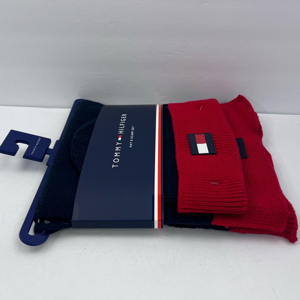 TOMMY HILFIGER WARM HAT & SCARF SET, NAVY BLUE WITH RED ACCENT,UNISEX, ONE SIZE - Picture 6 of 15